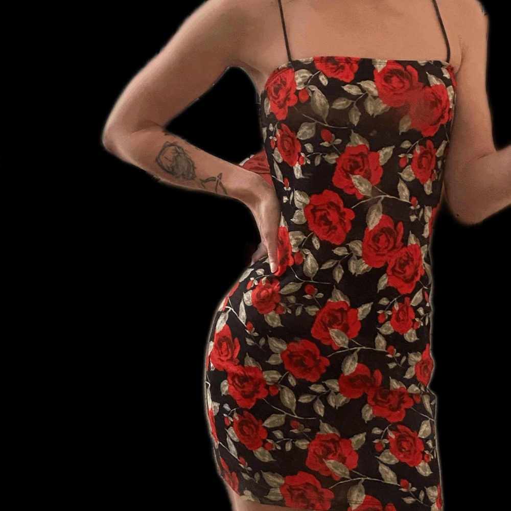 Rose patterned bodycon mini strap dress size medium - Picture 4 of 4